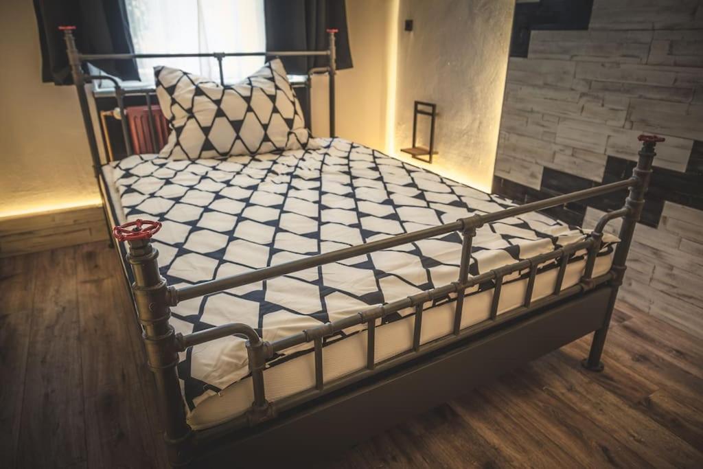 Einzigartige Ferienwohnung Bunt Wie Берлін Екстер'єр фото