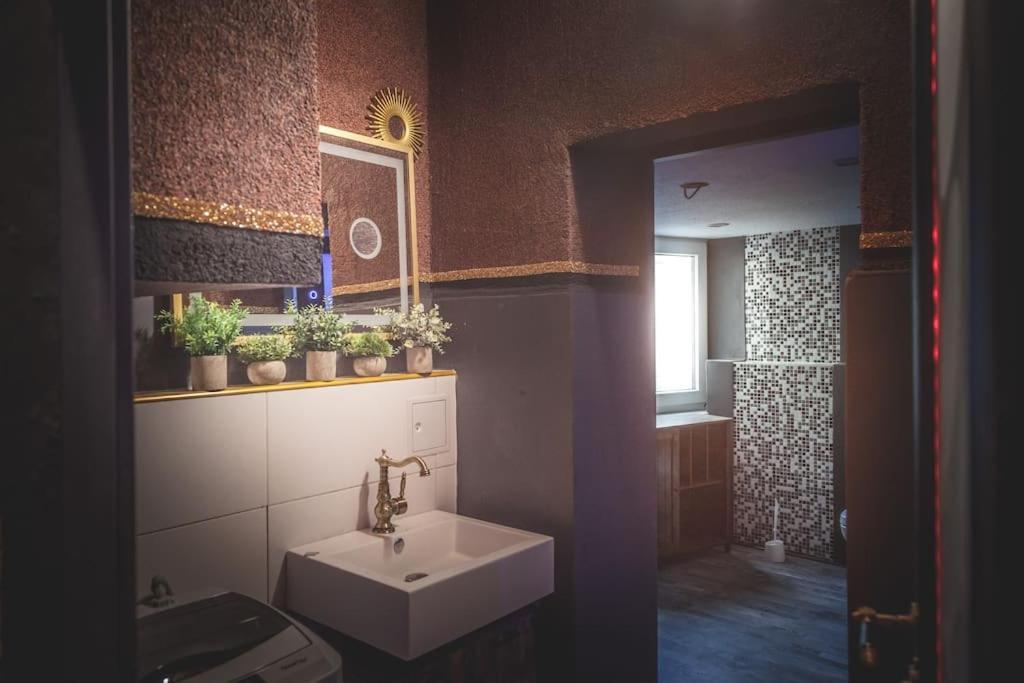 Einzigartige Ferienwohnung Bunt Wie Берлін Екстер'єр фото